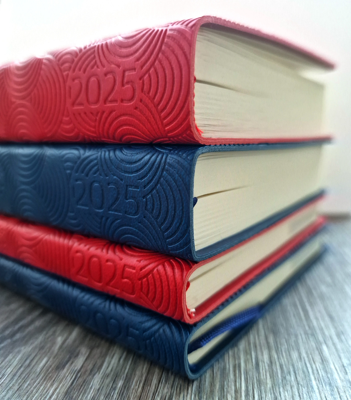 Ежедневники и Еженедельники 2025